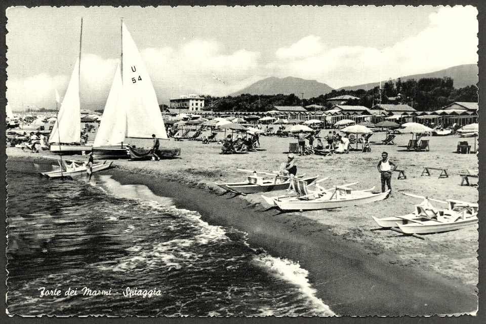 Cartolina di Forte dei Marmi com'era tanti anni fa...