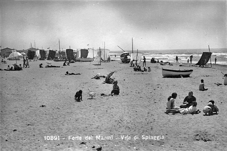 Cartolina di Forte dei Marmi com'era tanti anni fa...