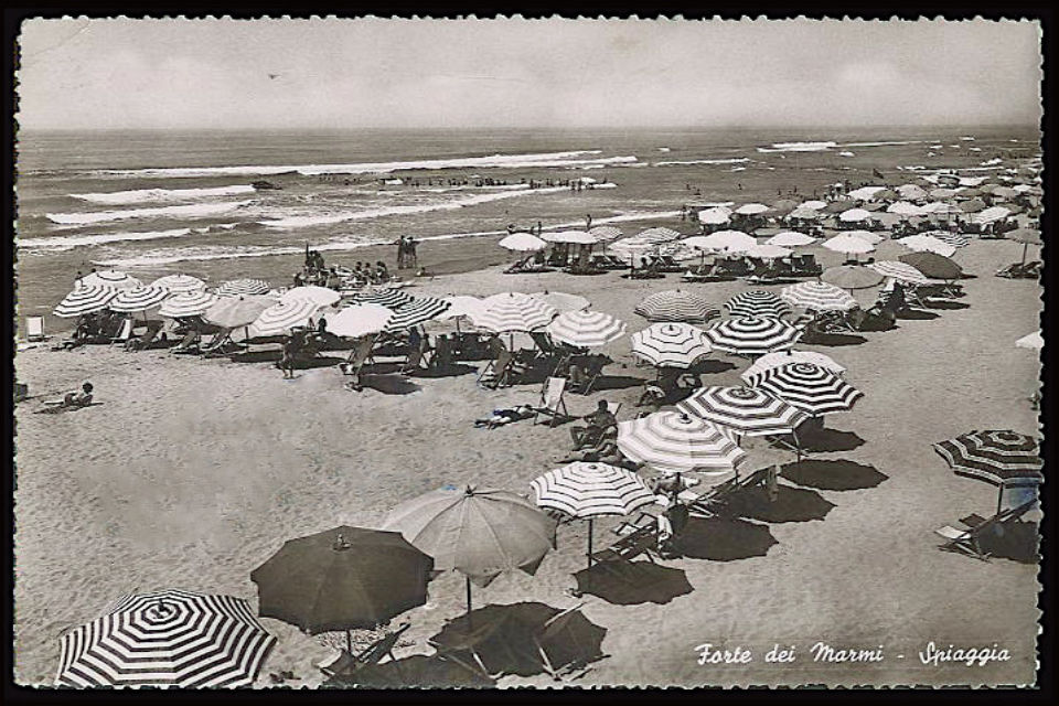 Cartolina di Forte dei Marmi com'era tanti anni fa...