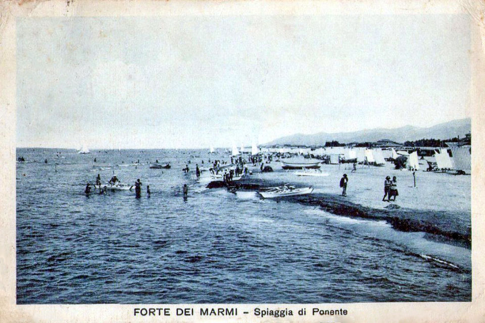 Cartolina di Forte dei Marmi com'era tanti anni fa...