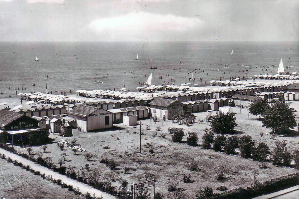 Cartolina di Forte dei Marmi com'era tanti anni fa...