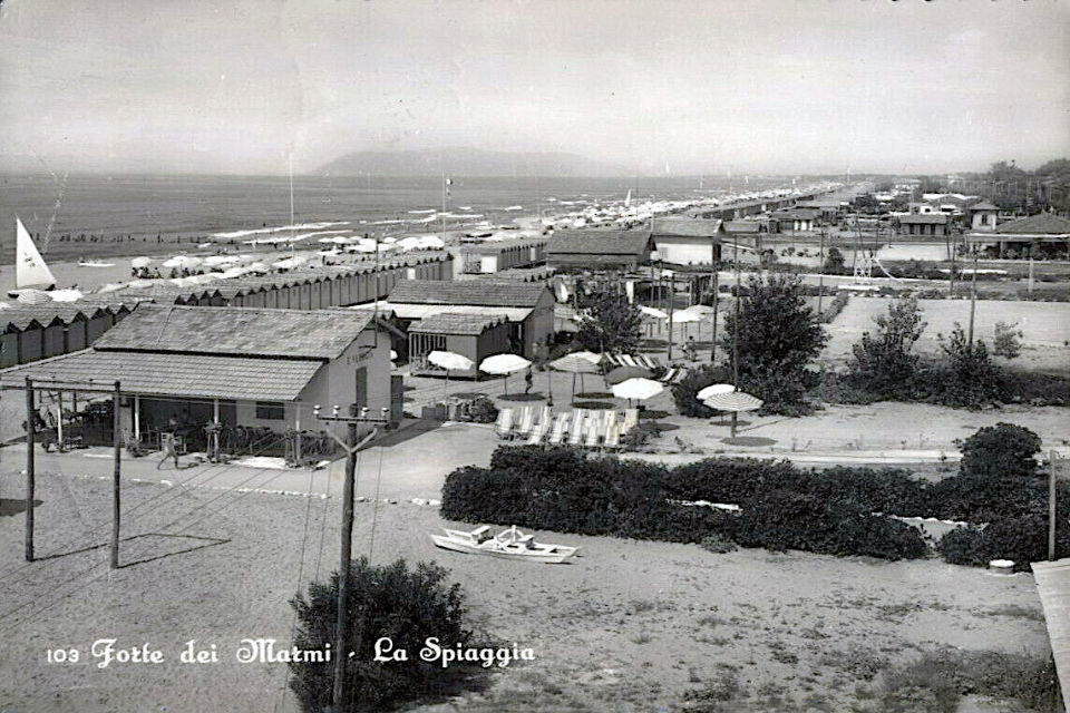Cartolina di Forte dei Marmi com'era tanti anni fa...