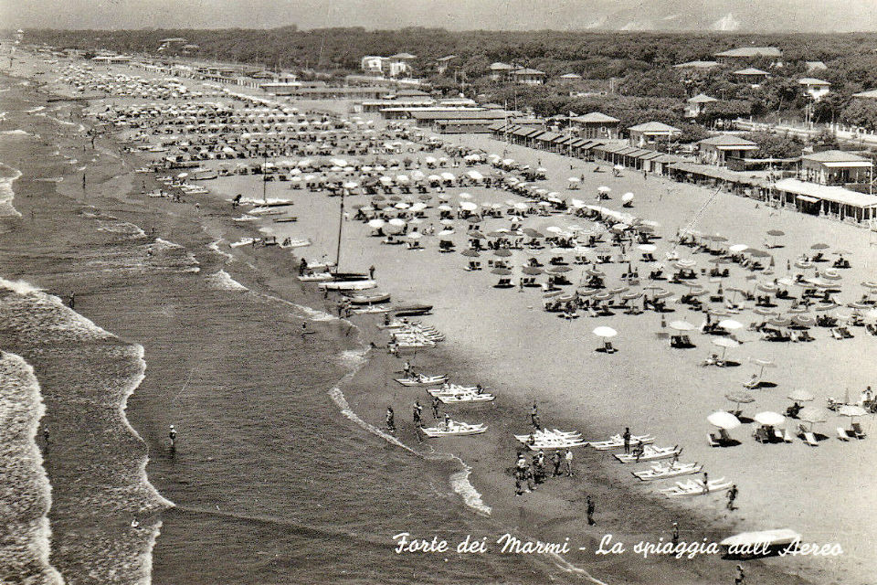 Cartolina di Forte dei Marmi com'era tanti anni fa...